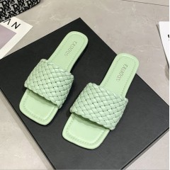 Sandale femme en cuir tressé