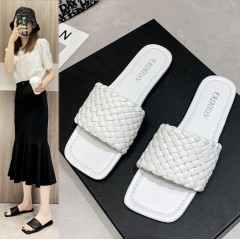 Sandale femme en cuir tressé