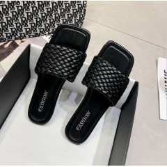 Sandale femme en cuir tressé