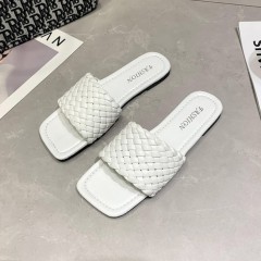 Sandale femme en cuir tressé