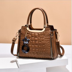 Sac à main à motif peau de crocodile