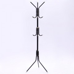Porte-manteau en fer forgé sur pied