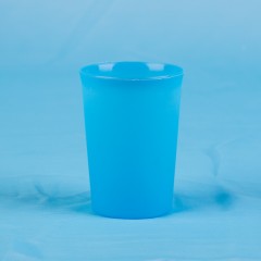 Tasse de rince-bouche en PP plastique en forme de corne coloré