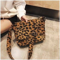 Sac à bandoulière  en toile à motif léopard