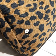 Sac à bandoulière  en toile à motif léopard