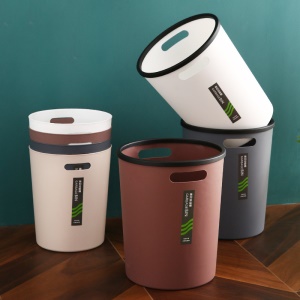 Poubelle en plastique