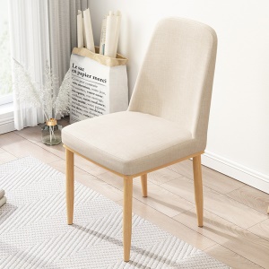 Chaise simple et moderne