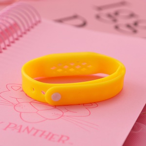Bracelet anti-moustique