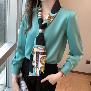 Chemise femme à col V manches longues avec écharpe