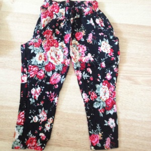 Ensemble  T-shirt + pantalon fleuri + bandeau pour fille