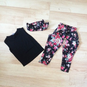 Ensemble  T-shirt + pantalon fleuri + bandeau pour fille
