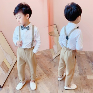 Ensemble chemise + pantalon à bretelle et nœud papillon