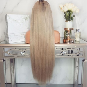 Perruque en fibre synthétique cheveux longs et lisses