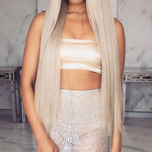 Perruque en fibre synthétique cheveux longs et lisses
