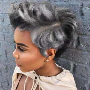 Perruque en fibre synthétique cheveux bouclés courts