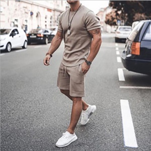 Ensemble de sport pour hommes short et tee-shirt