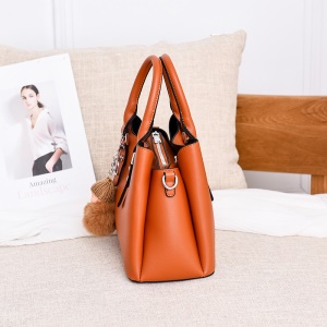 Sac à main et bandoulière femme avec Poupée