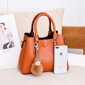 Sac à main et bandoulière femme avec Poupée