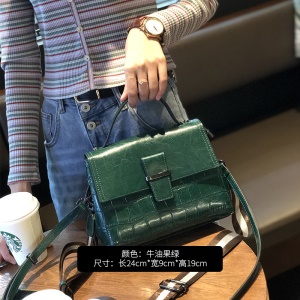 Sac à bandoulière en cuir de vache et motif de crocodile
