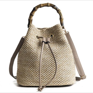 Sac à main pour femme en  herbe tressée et poignée en bambou