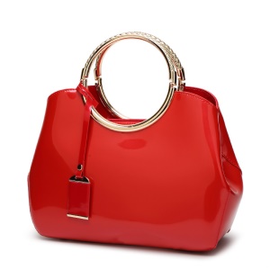 Sac à main en cuir verni lisse et brillant