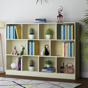 grande armoire ouverte en bois