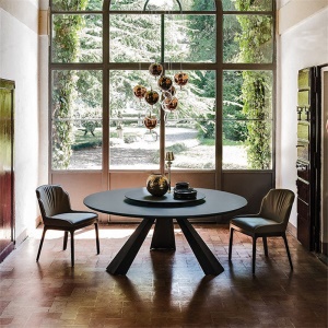 Table ronde en bois massif avec plateau tournant et pieds en fer forgé