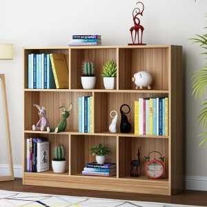 grande armoire ouverte en bois