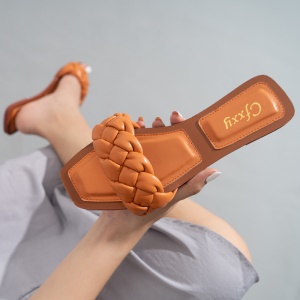 Pantoufles pour femmes en cuir artificiel natté