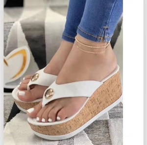 Sandales compensées avec style tongs