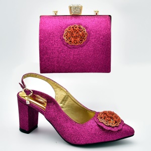 Ensemble de talons hauts pour femmes et de sac à main