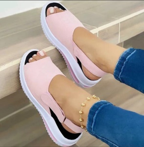 Sandales pour femmes à semelle épaisse en cuir synthétique