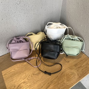 Sac à bandoulière pour femmes avec mini cordon de serrage