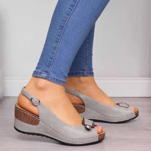 Sandales pour femmes avec talon haut et courroie à la cheville