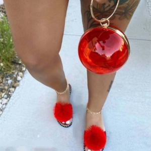 Pantoufles pour femmes avec accessoires boules de laine