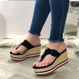 Style Tongs Sandales pour femmes avec semelle épaisse
