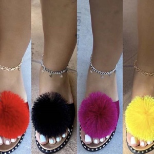 Pantoufles pour femmes avec accessoires boules de laine