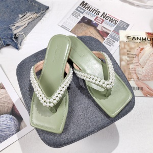 Pantoufles en cuir  avec perles