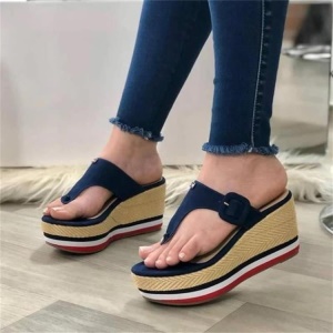 Style Tongs Sandales pour femmes avec semelle épaisse