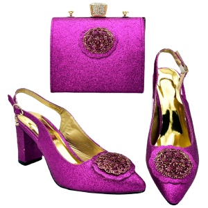 Ensemble de talons hauts pour femmes et de sac à main