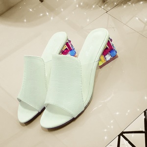 Sandales pour femmes avec talon épais et semelle en élastomère thermoplastique