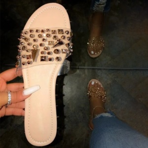 Pantoufles pour femmes avec rivets et sangle