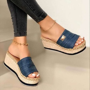 Babouche en cuir artificiel avec semelle compensée