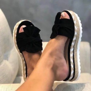 Babouche en daim pour femme