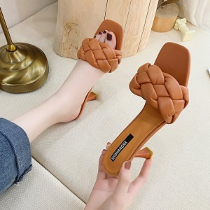 Chaussons pour femmes à talon fin