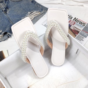 Pantoufles en cuir  avec perles