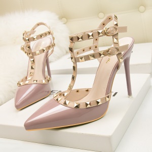 Femmes talons hauts en cuir verni Rivets en métal