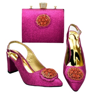Ensemble de talons hauts pour femmes et de sac à main