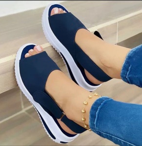 Sandales pour femmes à semelle épaisse en cuir synthétique