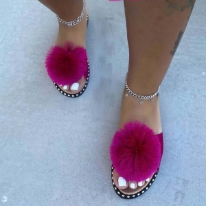 Pantoufles pour femmes avec accessoires boules de laine